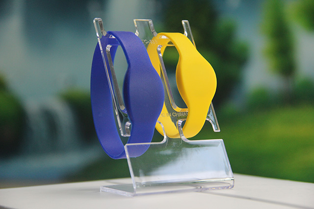 id硅膠腕帶廠家如何面對(duì)環(huán)保壓力