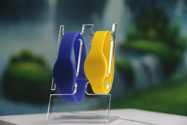 id硅膠腕帶泡茶器定制結構特點