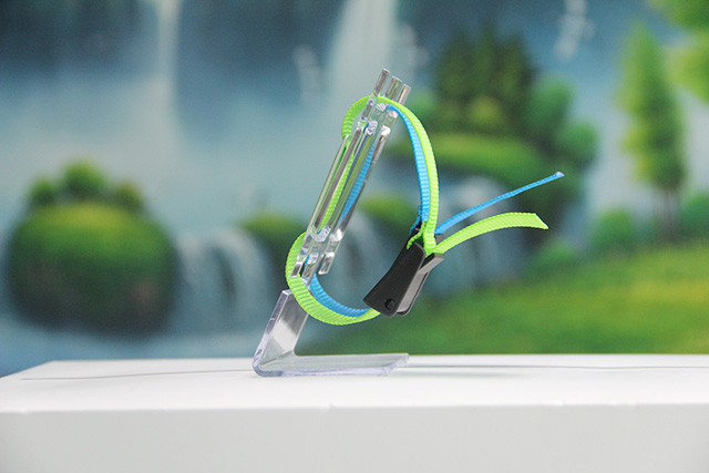 id硅膠腕帶密封圈粘結時的工藝是冷粘還是熱粘好呢？