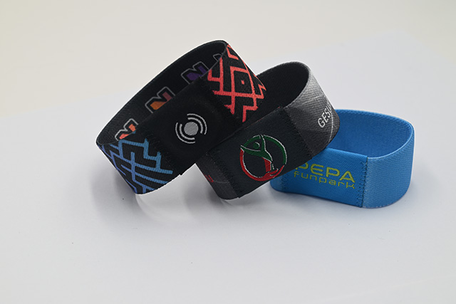 掃碼桌牌、桌貼實現(xiàn)餐飲店雙贏！