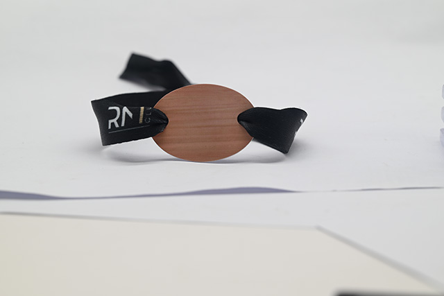 由于智能卡存儲能力強(qiáng)，可以存儲電子現(xiàn)金等網(wǎng)絡(luò)貨幣